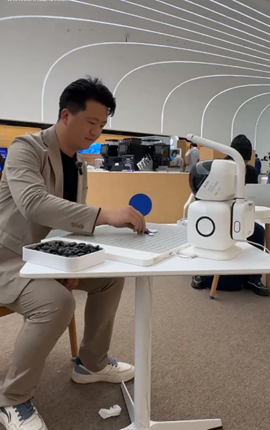 用AI尋找AI，在2025中關(guān)村論壇年會(huì )打卡新亮點(diǎn)