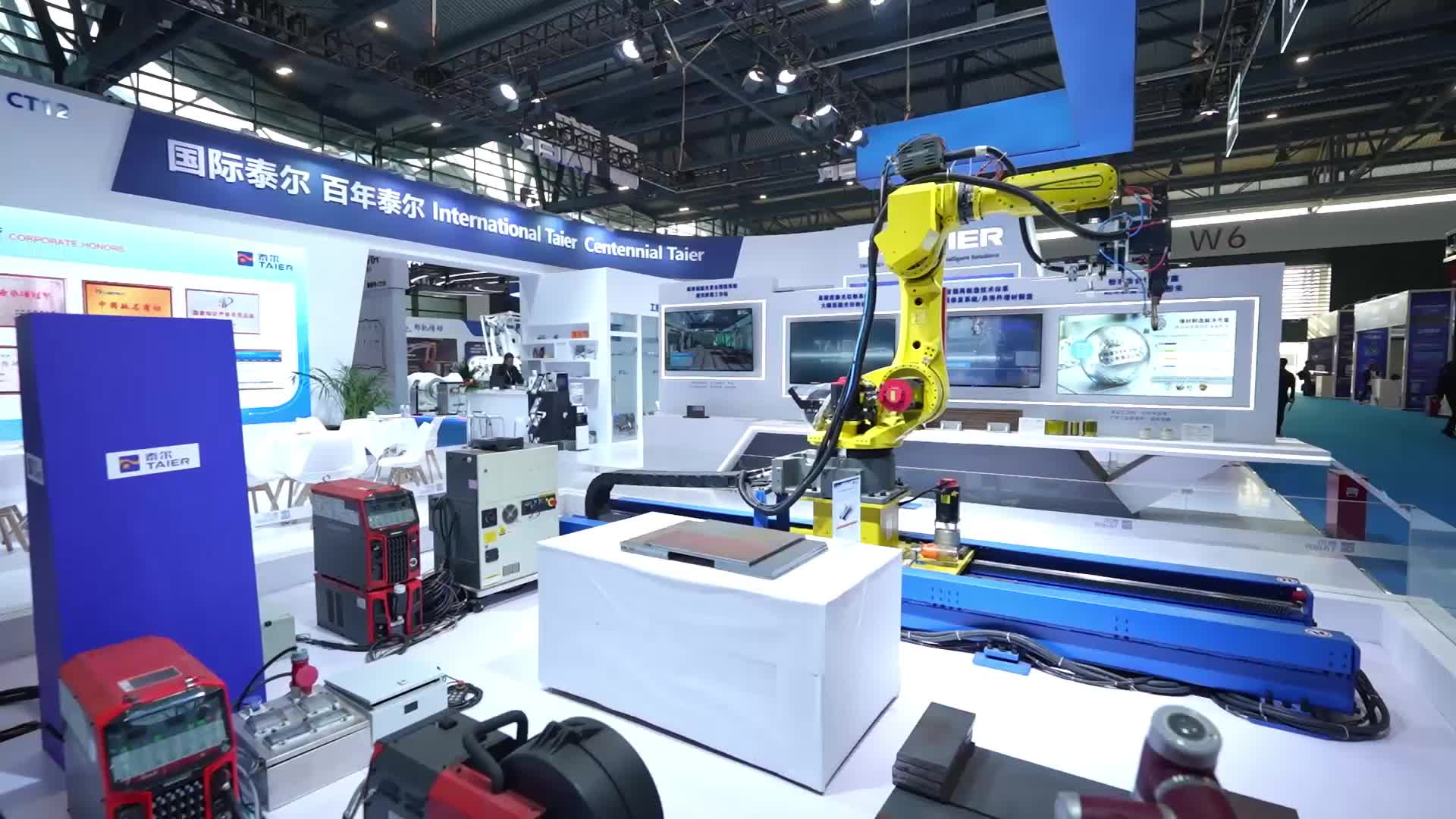 新華探展|從“鋼筋鐵骨”到“智慧大腦” 帶你解鎖重型機械裝備展上的硬核科技