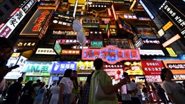 煙火氣、文化味、運動(dòng)范兒&hellip;&hellip;今夏&ldquo;夜經(jīng)濟&rdquo;有多火？