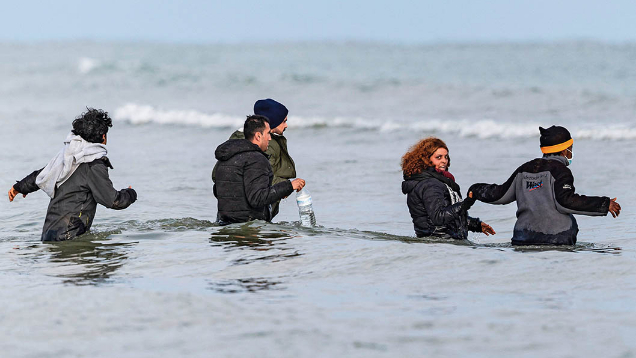 英國簽證費上漲：移民“剎車(chē)閥”還是經(jīng)濟“絆腳石”