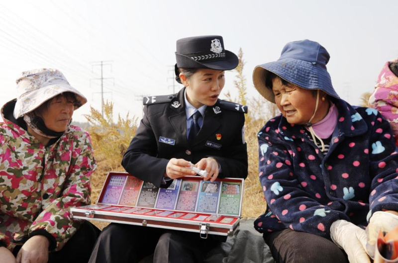 致敬“警察節”| 看一線(xiàn)禁毒民警的“變身記”