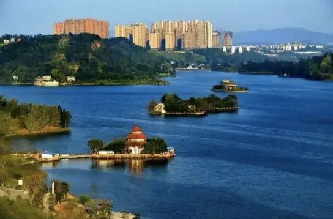 內江市隆昌市探索政務(wù)服務(wù)“四心”解法，助力“銀齡族”跨越“數字?zhù)櫆稀?></a></div> <div   id=