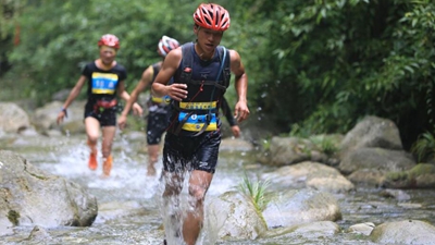 去山野間，磨礪身心
