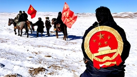 青?，敹喾ㄔ焊删?0多年扎根高原司法為民