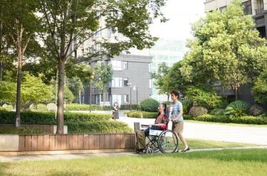 新華全媒＋丨不離不棄，金婚長(cháng)跑因愛(ài)延續