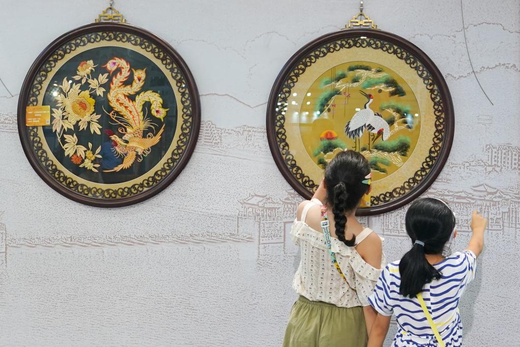 第二屆中國工藝美術(shù)博覽會(huì )在江蘇南京開(kāi)幕