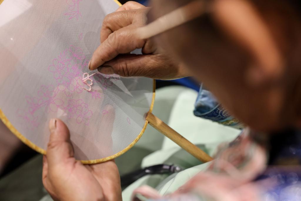 新華全媒+丨貴州:少數民族村寨里的“巧匠計劃”