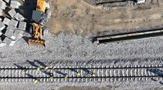 新華全媒＋丨新建福州&mdash;廈門(mén)鐵路鋪軌施工全線(xiàn)順利貫通