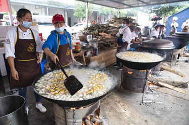 地震災區的臨時(shí)安置點(diǎn)