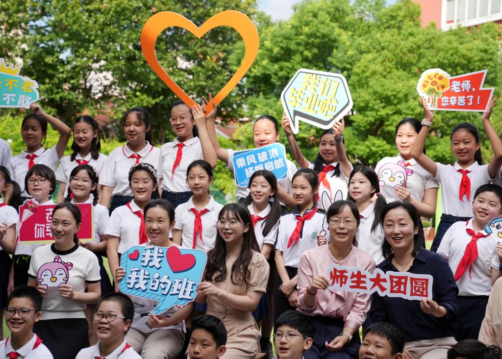 新華全媒+丨今天，師生重聚，班集體團圓