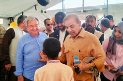 聯(lián)合國秘書(shū)長(cháng)視察巴基斯坦洪災地區