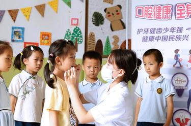 愛(ài)護牙齒 關(guān)注健康