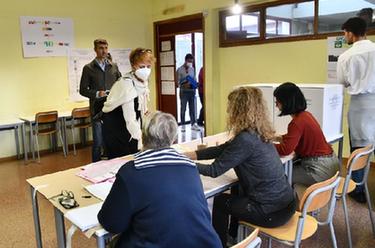 意大利議會(huì )選舉開(kāi)始投票