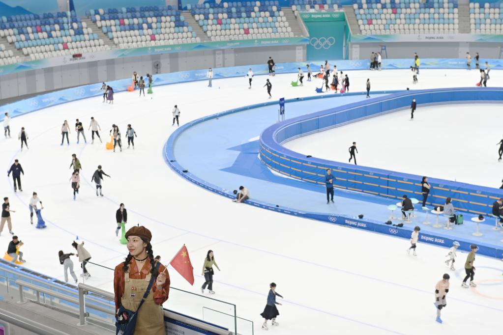 &ldquo;冰絲帶&rdquo;里人氣旺