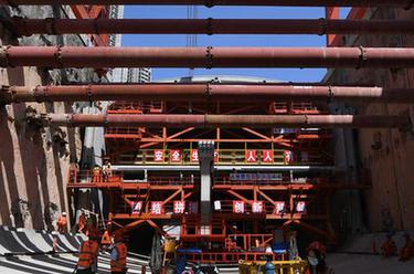 新華全媒+丨鋼筋水泥&ldquo;搭積木&rdquo; 走進(jìn)地下裝配式車(chē)站