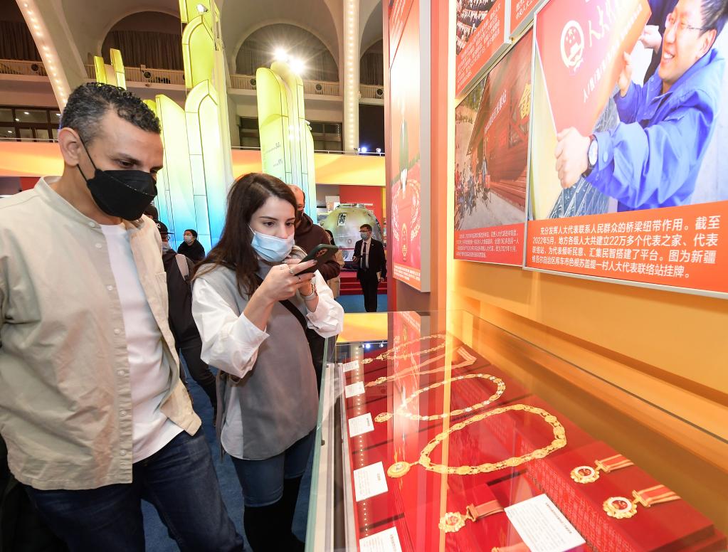 &ldquo;中國取得的非凡成就令人欽佩！&rdquo;&mdash;&mdash;記外國嘉賓參觀(guān)&ldquo;奮進(jìn)新時(shí)代&rdquo;主題成就展