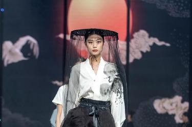 絲路云裳&middot;七彩云南2022民族賽裝文化節拉開(kāi)帷幕