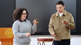 巴西姑娘鼓中說(shuō)唱&ldquo;中國韻&rdquo;