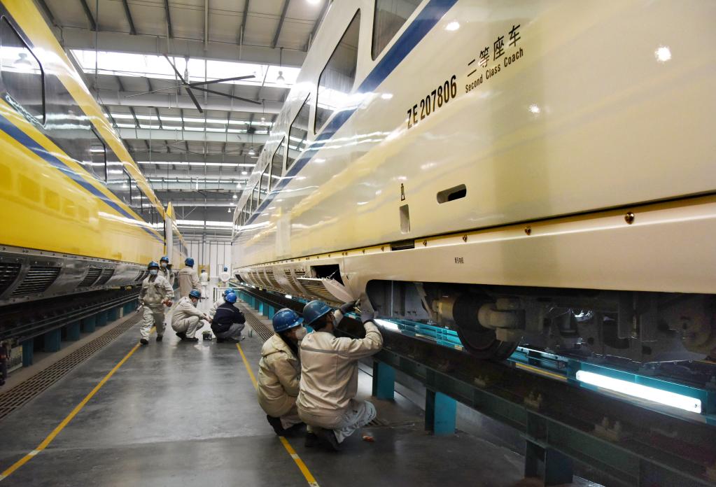 新華全媒+｜動(dòng)車(chē)&ldquo;娘家&rdquo;檢修 確保春運安全