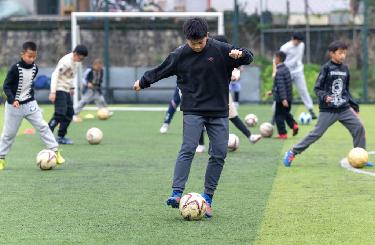 綠茵場(chǎng)上樂(lè )享寒假