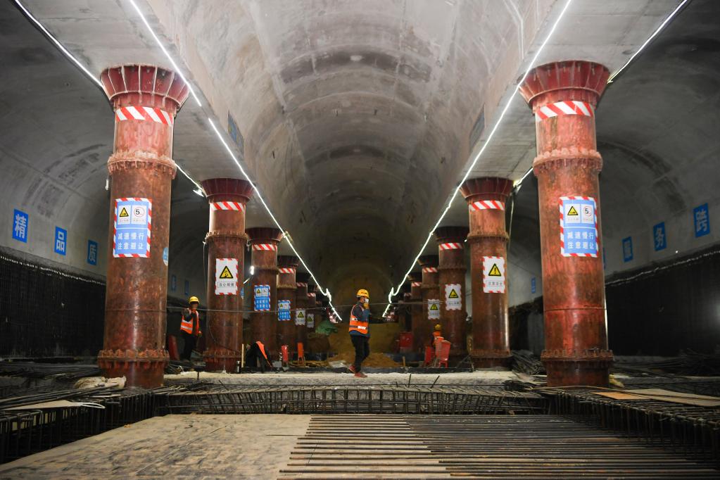 新春走基層丨西安：建設者堅守一線(xiàn) 保障地鐵施工