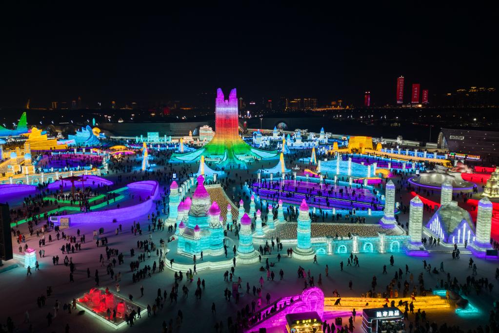 新春旅游不畏寒 冰雪火熱&ldquo;春滿(mǎn)園&rdquo;