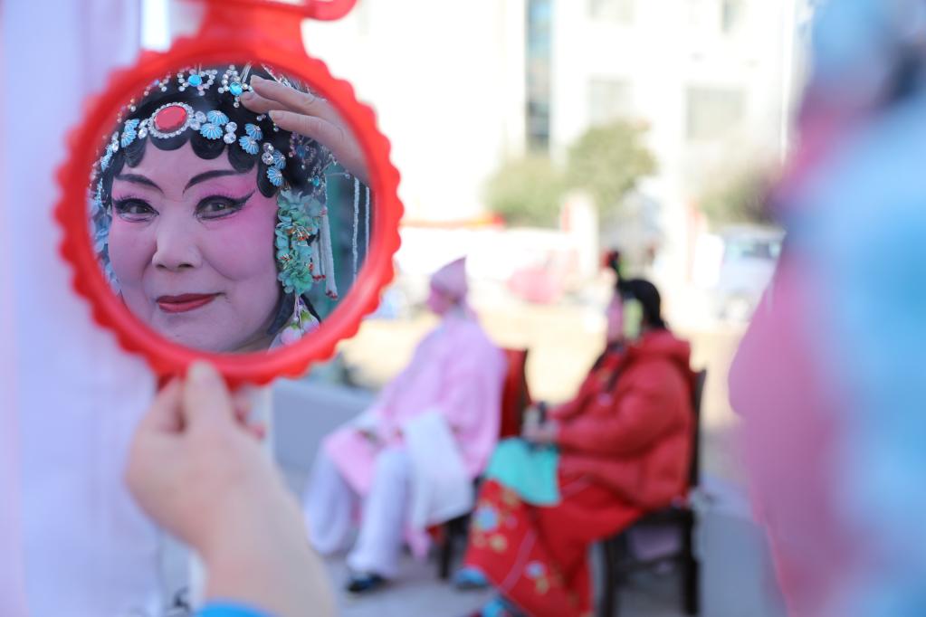 河南溫縣：正月里來(lái)鄉土劇團進(jìn)城唱大戲