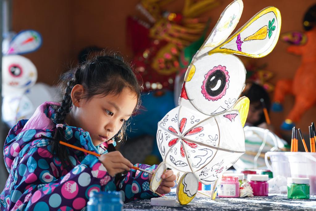 新華全媒+丨&ldquo;兔燈&rdquo;點(diǎn)亮千年古村