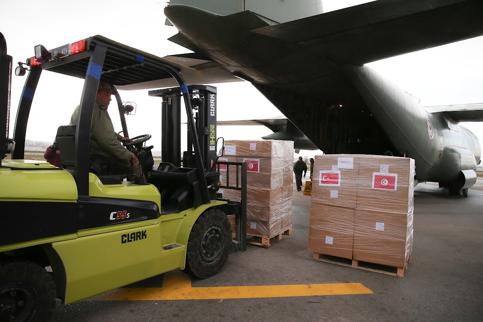 強震過(guò)后 多方馳援