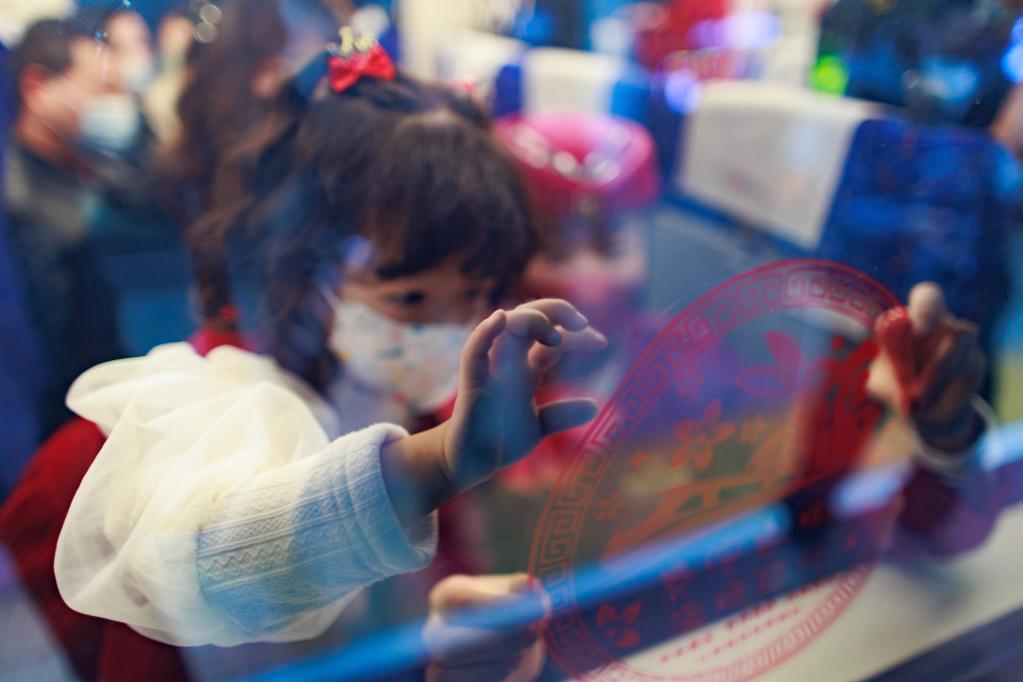 新華全媒+丨今年春運，這些瞬間讓人久久回味