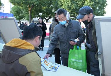 &ldquo;臨工專(zhuān)場(chǎng)招聘&rdquo;促就業(yè)