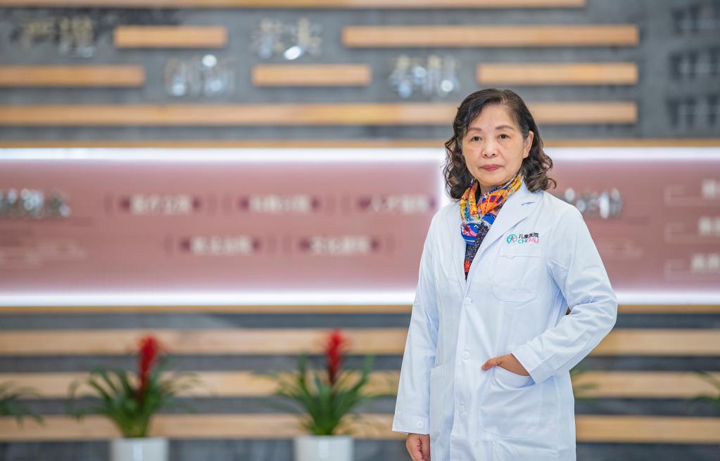 新華全媒+&middot;代表風(fēng)采錄丨李秋：做兒童健康成長(cháng)的守護者