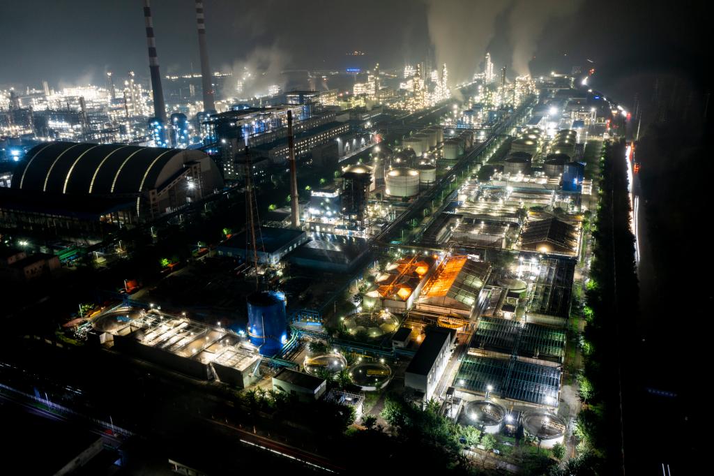 強信心&middot;開(kāi)新局丨重慶三峽庫區：新材料產(chǎn)業(yè)助力老工業(yè)基地發(fā)展新賽道