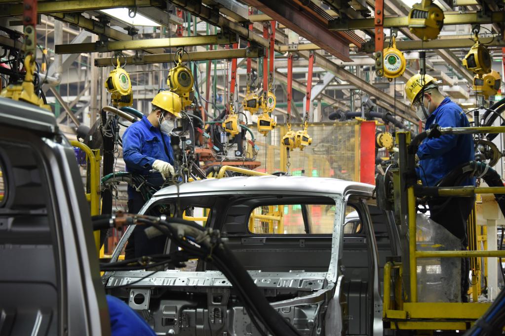 山東青島:車(chē)市回暖生產(chǎn)忙