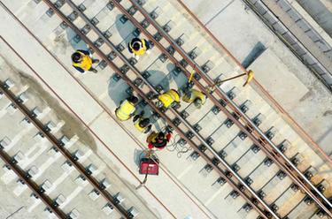 貴南高鐵進(jìn)入軌道精調沖刺階段