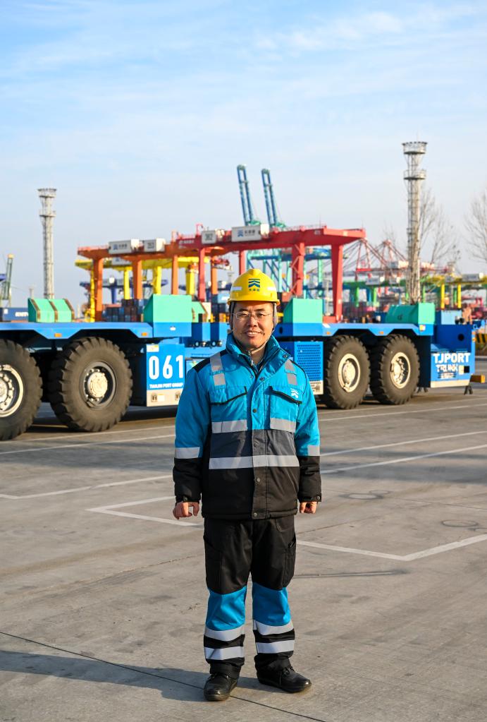 新華全媒+&middot;代表風(fēng)采錄丨成衛東：讓一線(xiàn)產(chǎn)業(yè)工人成為制造強國貢獻者