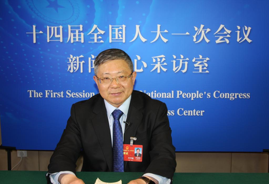 代表委員議政錄丨羅嗣海代表：讓畢業(yè)生的專(zhuān)業(yè)、就業(yè)的意向和經(jīng)濟社會(huì )發(fā)展需求有效匹配