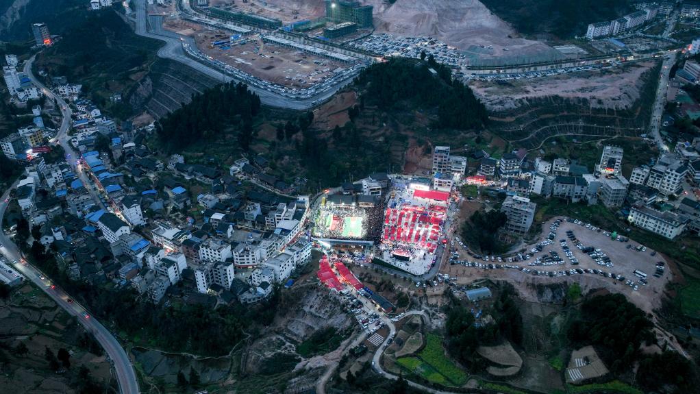 新華全媒+丨燃爆全場(chǎng)！&ldquo;村BA&rdquo;總決賽完美收官