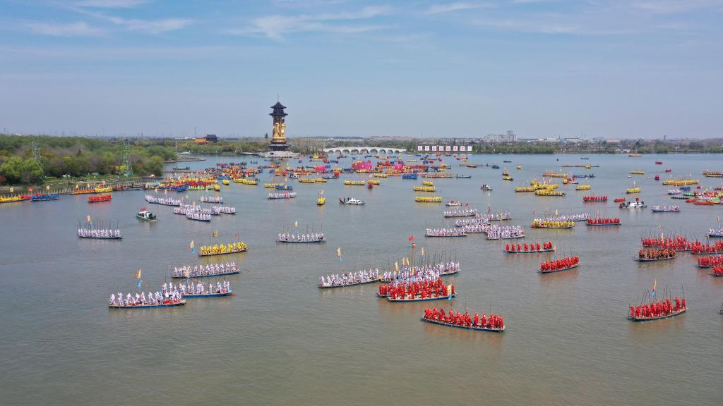 江蘇泰州：溱潼會(huì )船 百舸爭流