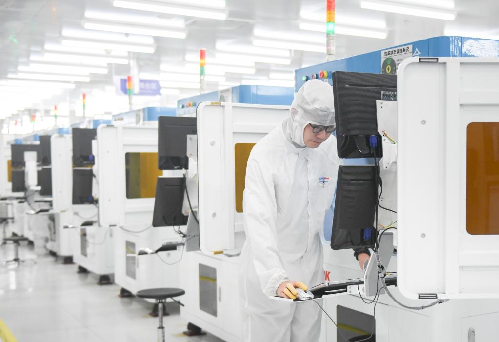 強信心&middot;開(kāi)新局｜靠譜服務(wù)、技術(shù)推銷(xiāo)、標準開(kāi)路&mdash;&mdash;一家光通信企業(yè)的&ldquo;出海秘籍&rdquo;