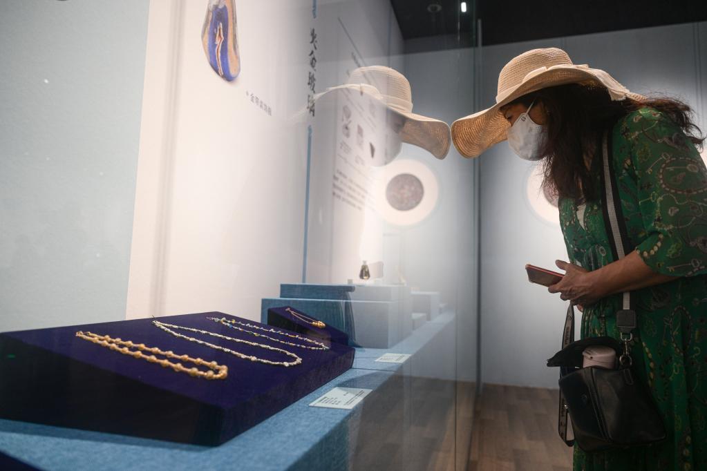 絲路上的古玻璃器藝術(shù)展?？陂_(kāi)展