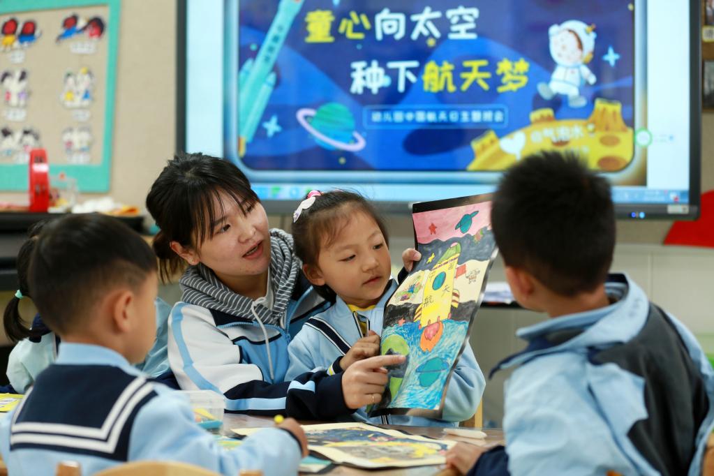 普及航天知識 種下航天夢(mèng)想