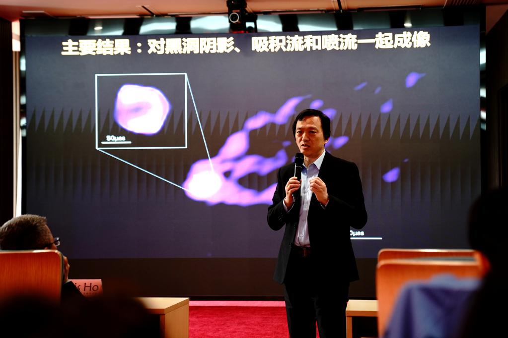 人類(lèi)首次&ldquo;看見(jiàn)&rdquo;的那個(gè)黑洞 科學(xué)家拍到了全景圖