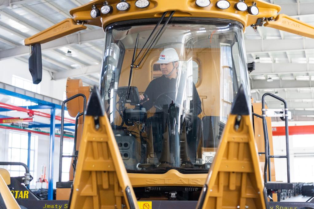 自主創(chuàng  )業(yè)&ldquo;農機小伙&rdquo;：努力讓我的&ldquo;星星&rdquo;在全世界閃爍