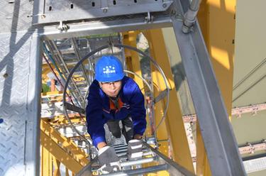 &ldquo;穿越&rdquo;勞動(dòng)一線(xiàn)看奮斗丨&ldquo;云端工位&rdquo;：助天塹變通途