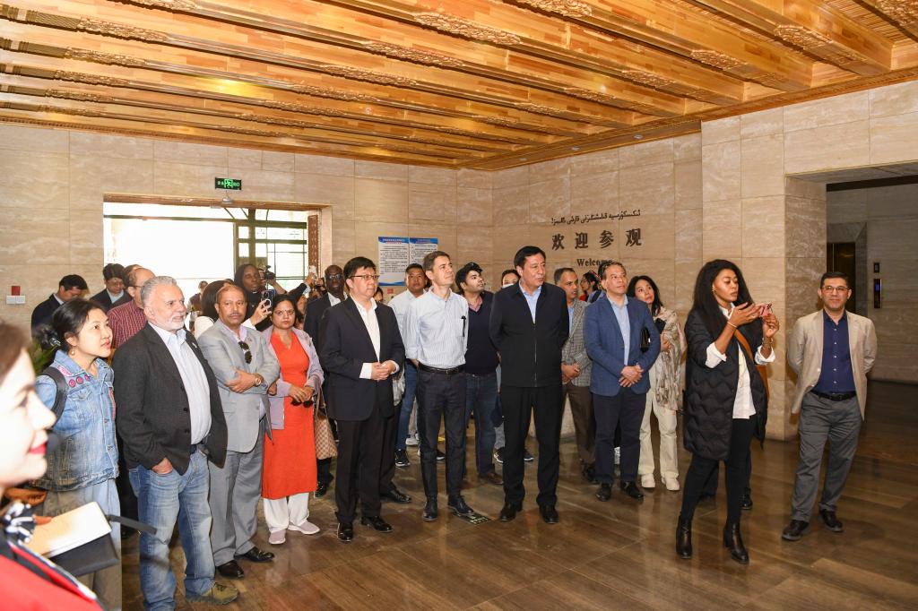 點(diǎn)贊新疆發(fā)展變化，駁斥外媒編造假新聞&mdash;&mdash;部分國家駐華總領(lǐng)事參訪(fǎng)新疆