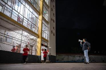 新華全媒+｜出發(fā)！這是張桂梅的第13次送考