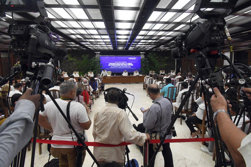 哥倫比亞政府與反政府武裝簽署臨時(shí)?；饏f(xié)議