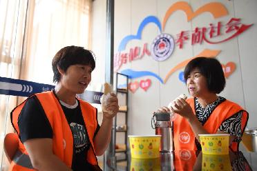 山東郯城：&ldquo;愛(ài)心驛站&rdquo;為戶(hù)外勞動(dòng)者送清涼