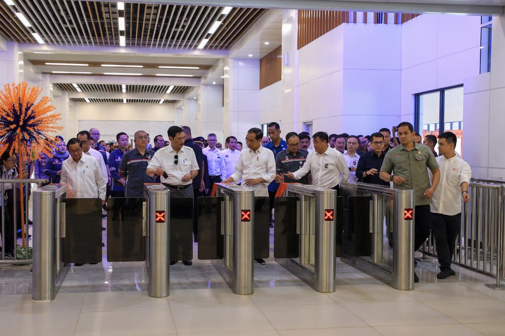 印尼總統首乘雅萬(wàn)高鐵：很平穩、很舒適